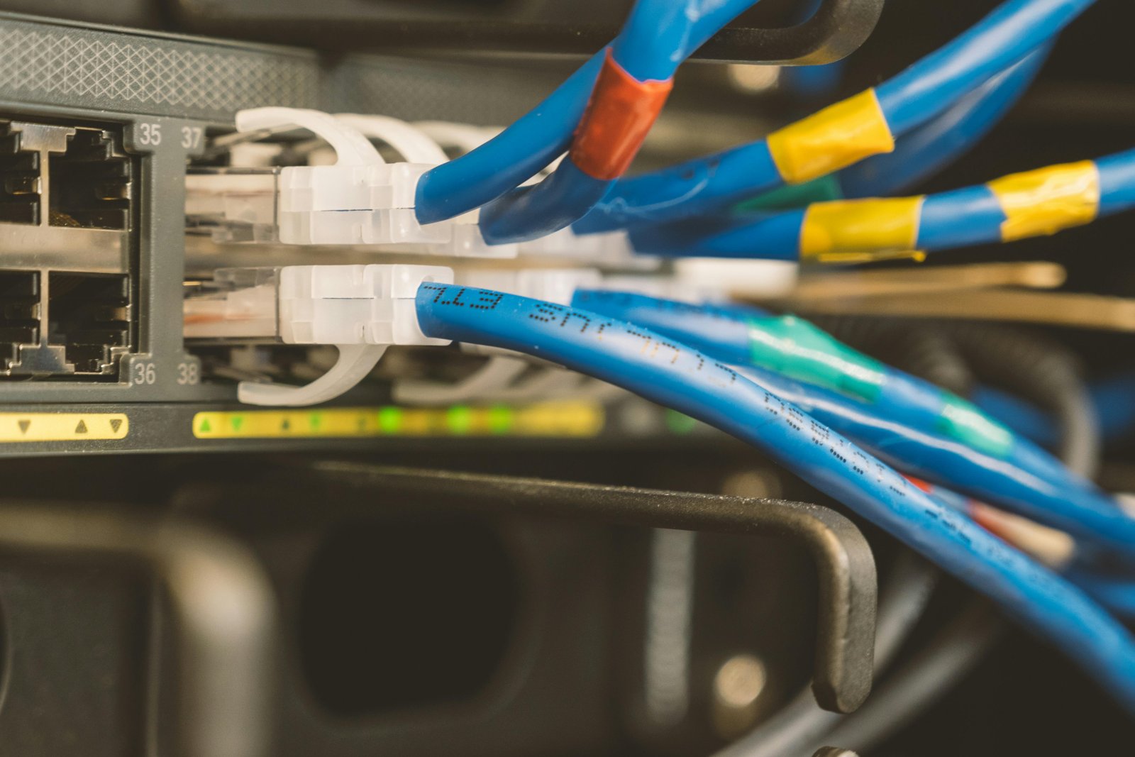Cable UTP conectado en puertos RJ45